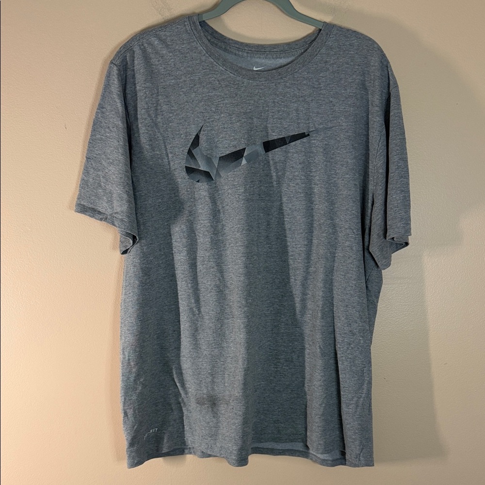 Nike Men's Gray Geometric Swoosh Short Sleeve Tee